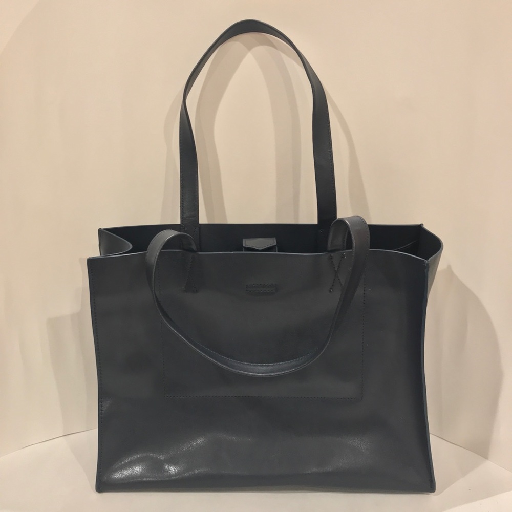 Medium size tote